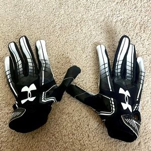 Youth Large Under Armor football gloves